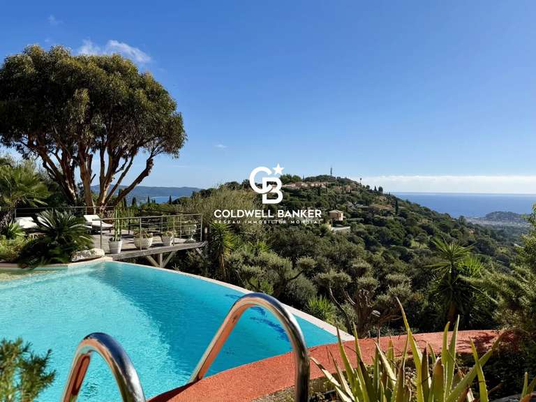 Maison Cavalaire-sur-Mer - 6 chambres - 255m²