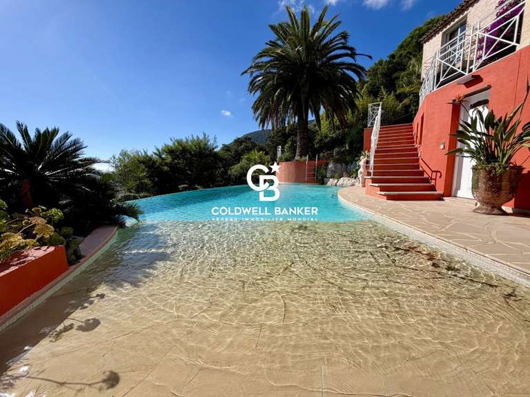 Maison Cavalaire-sur-Mer - 6 chambres - 255m²