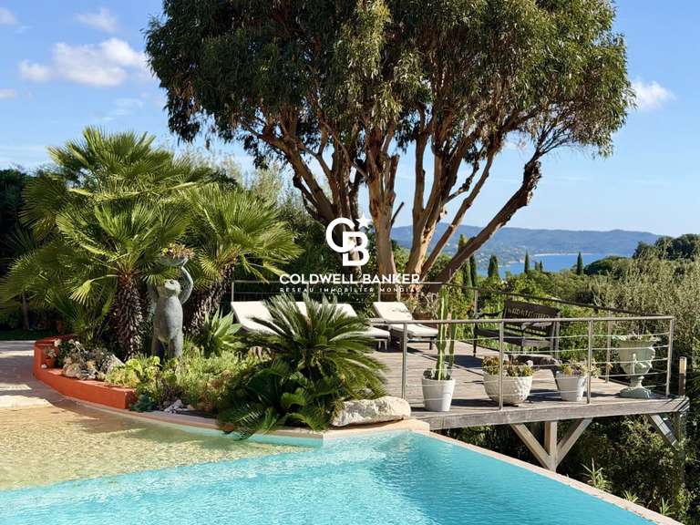 Maison Cavalaire-sur-Mer - 6 chambres - 255m²