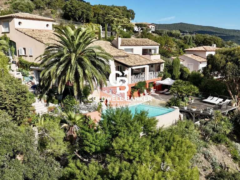 Maison Cavalaire-sur-Mer - 6 chambres - 255m²