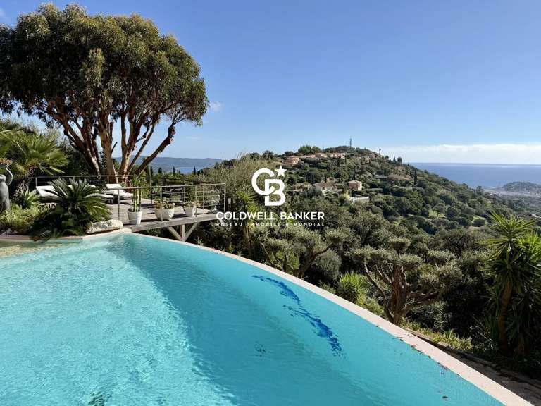 Maison Cavalaire-sur-Mer - 6 chambres - 255m²