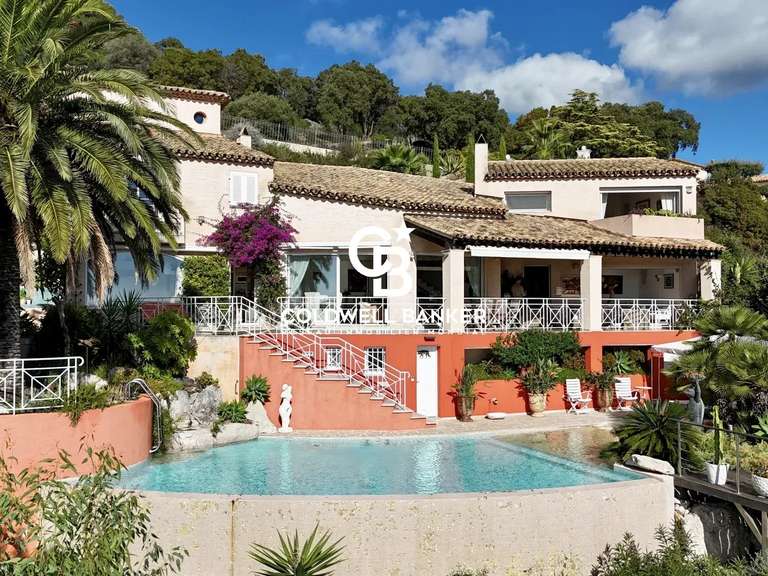 Maison Cavalaire-sur-Mer - 6 chambres - 255m²