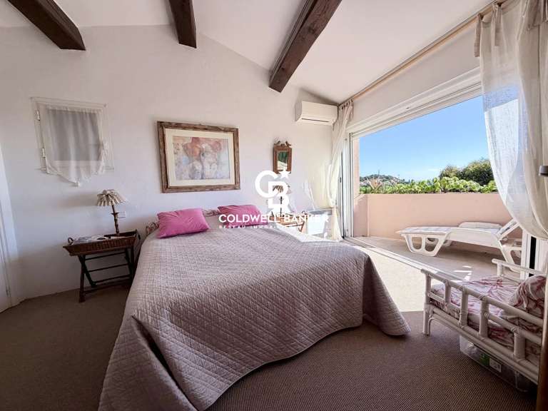 Maison Cavalaire-sur-Mer - 6 chambres - 255m²
