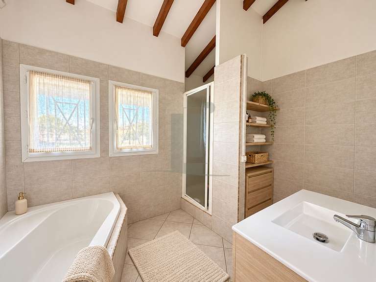 Maison Bassussarry - 5 chambres - 223m²