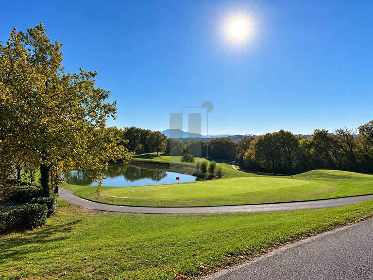 Maison Bassussarry - 5 chambres - 223m²