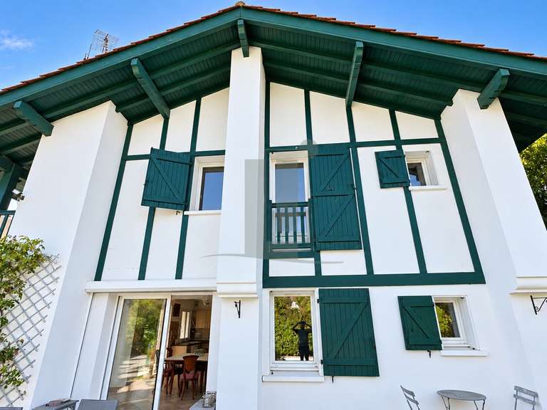 Maison Bassussarry - 5 chambres - 223m²