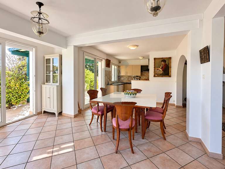 Maison Bassussarry - 5 chambres - 223m²