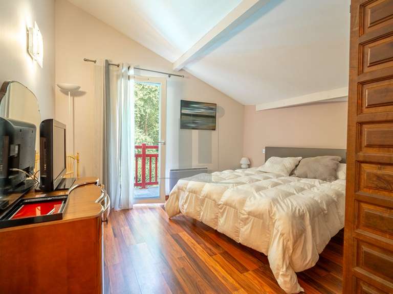 Maison Bassussarry - 5 chambres - 185m²