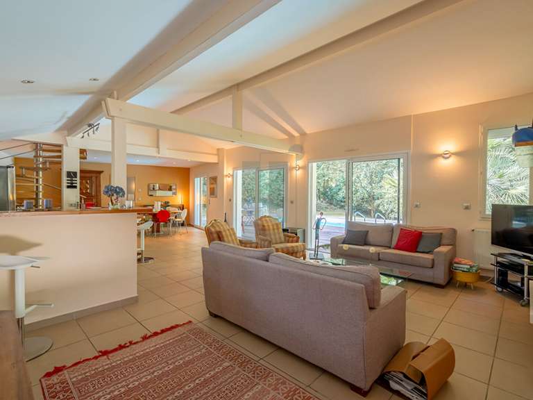 Maison Bassussarry - 5 chambres - 185m²
