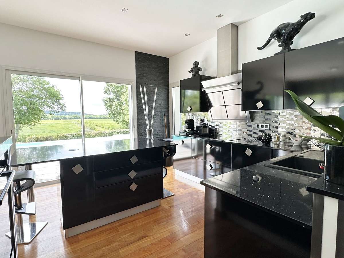 House Dax