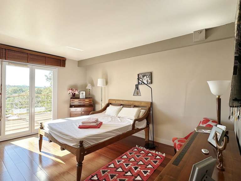 Maison Bassussarry - 4 chambres - 240m²