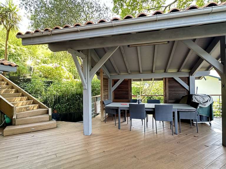 Maison Bassussarry - 4 chambres - 240m²