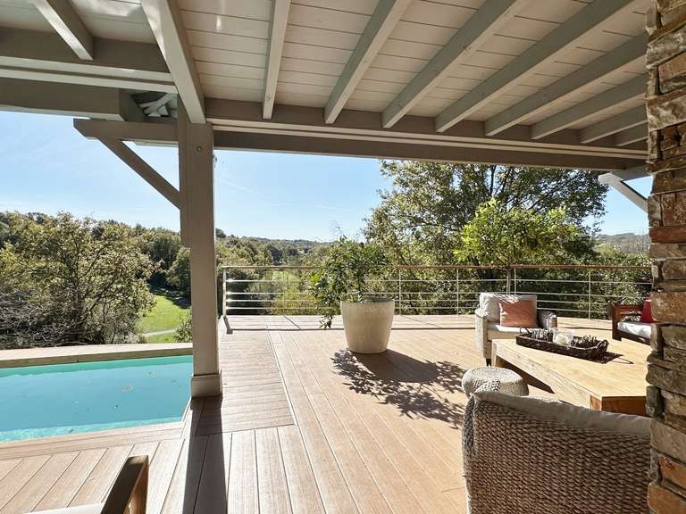 Maison Bassussarry - 4 chambres - 240m²