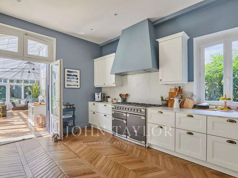 Maison Orgeval - 6 chambres - 566m²