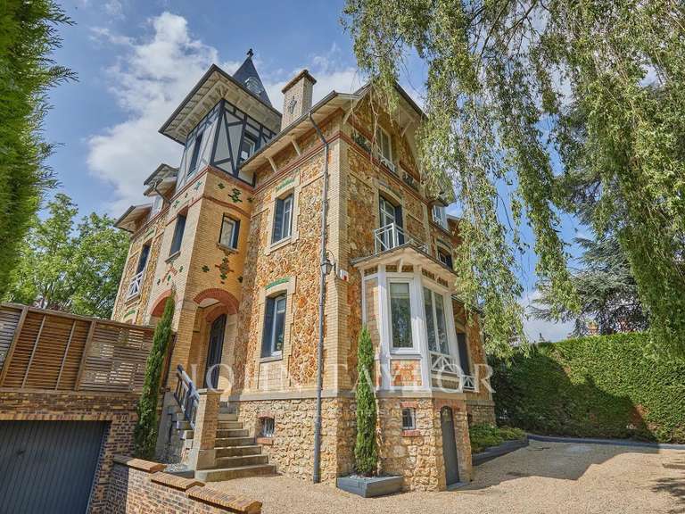 Maison Orgeval - 6 chambres - 566m²