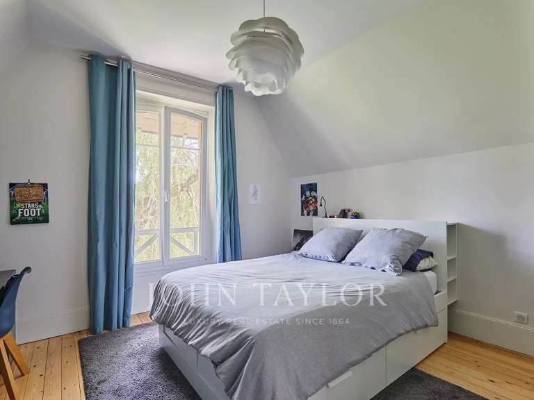 Maison Orgeval - 6 chambres - 566m²