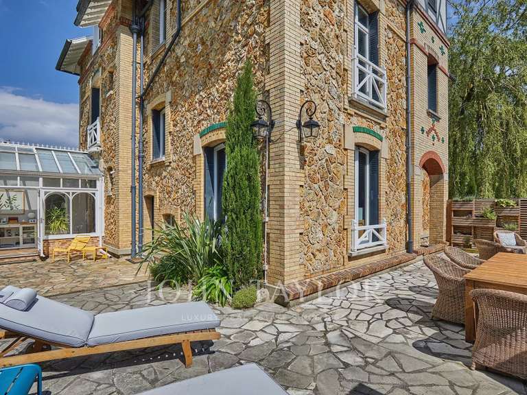 Maison Orgeval - 6 chambres - 566m²