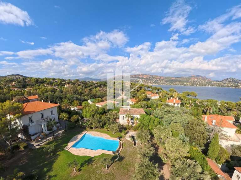Maison avec Vue sur mer Le dramont - 5 chambres