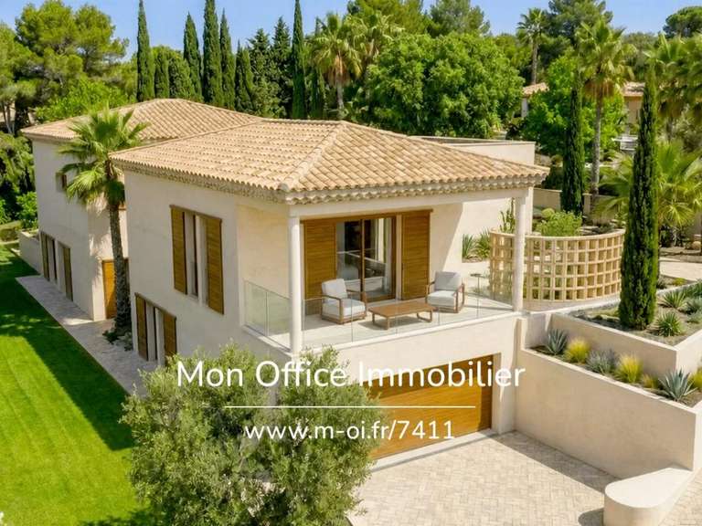 Maison Cavalaire-sur-Mer - 3 chambres - 248m²