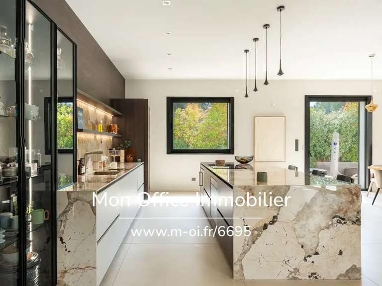 Maison Ventabren - 4 chambres - 250m²