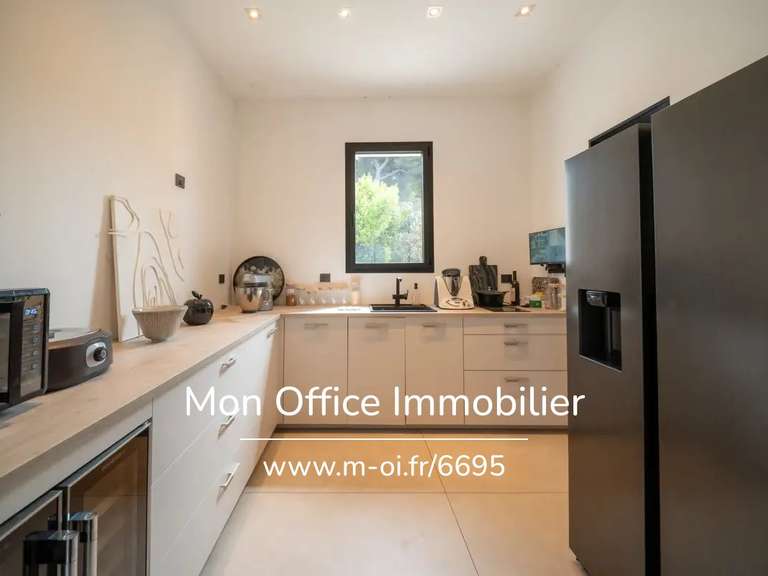 Maison Ventabren - 4 chambres - 250m²
