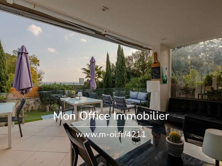 Maison Fréjus - 9 chambres - 308m²