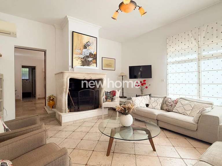 Maison Entrecasteaux - 3 chambres - 169m²