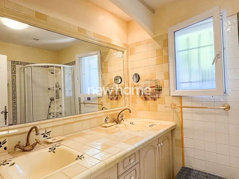 Maison Entrecasteaux - 3 chambres - 169m²