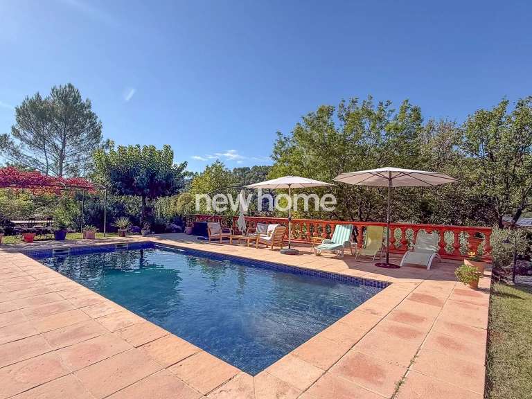 Maison Entrecasteaux - 3 chambres - 169m²