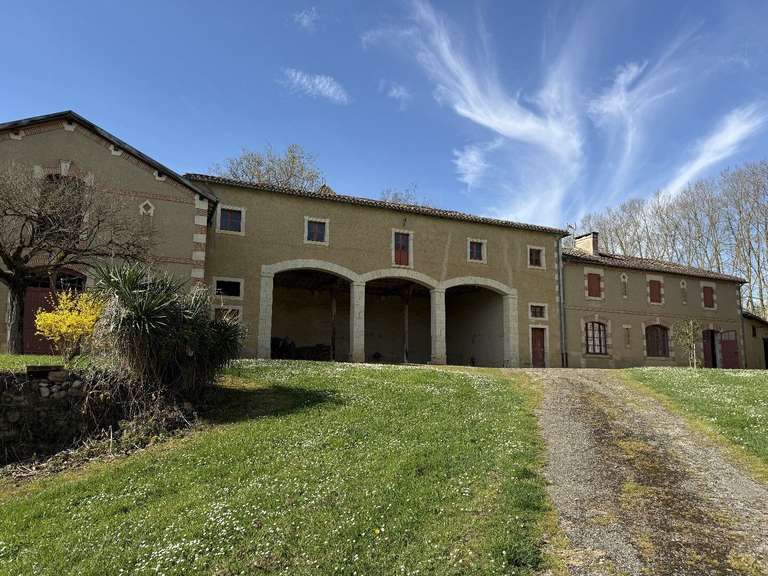Maison Montestruc-sur-Gers - 7 chambres - 332m²