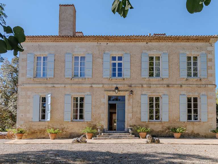 Maison Vic-Fezensac - 9 chambres - 671m²