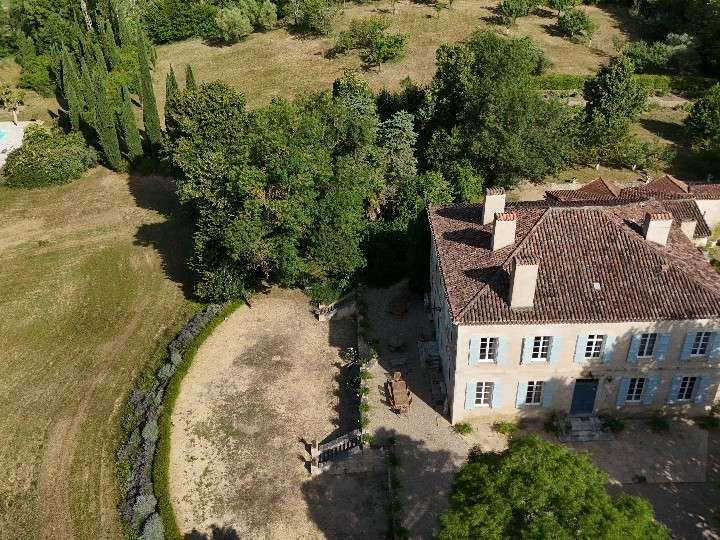 Maison Vic-Fezensac - 9 chambres - 671m²