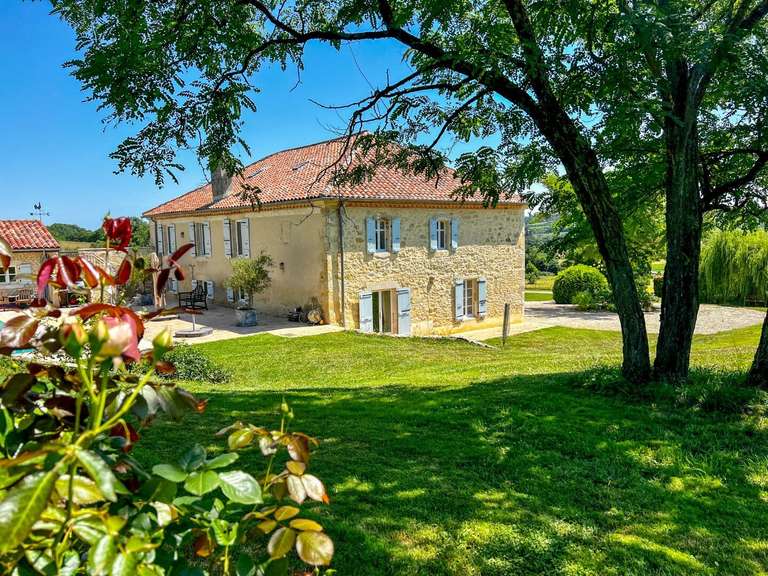 Maison Vic-Fezensac - 4 chambres - 331m²