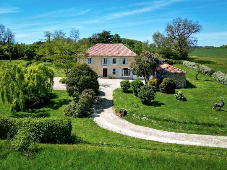 Maison Vic-Fezensac - 4 chambres - 331m²