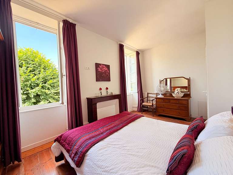 Maison Aubeterre-sur-Dronne - 8 chambres - 221m²