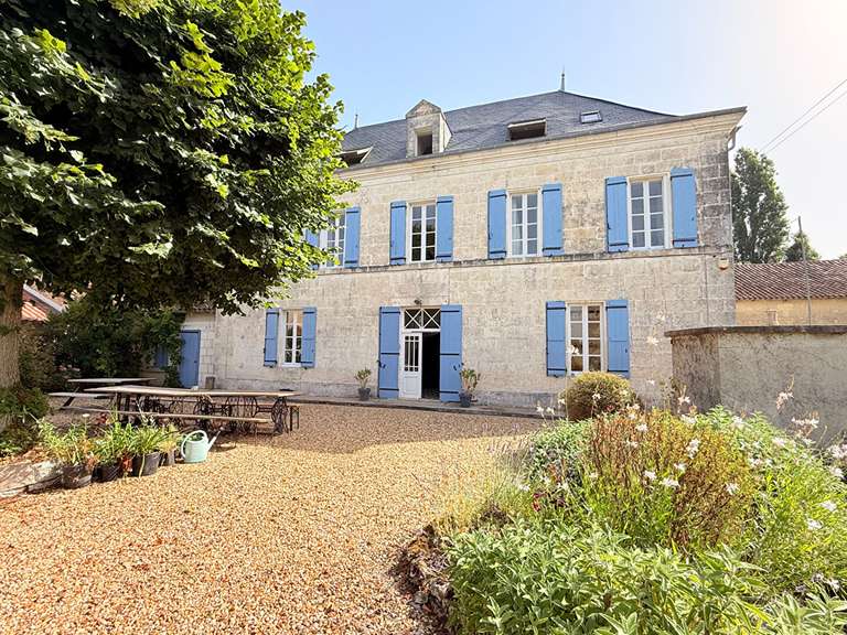 Maison Aubeterre-sur-Dronne - 8 chambres - 221m²