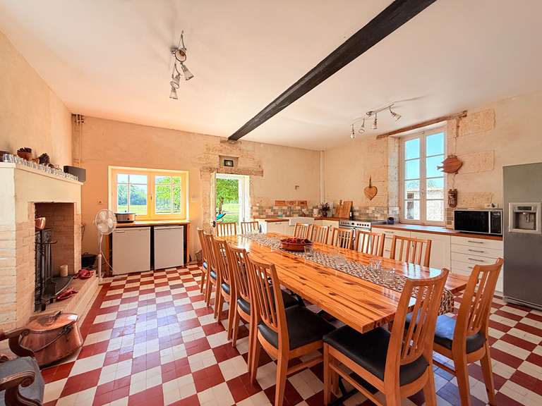 Maison Aubeterre-sur-Dronne - 8 chambres - 221m²