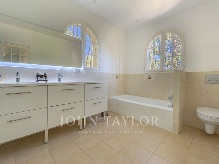Maison Valbonne - 5 chambres - 213m²