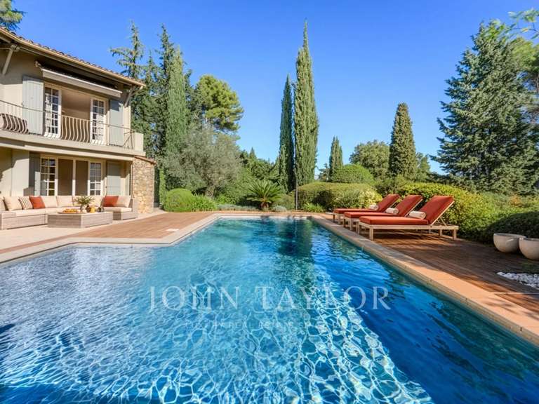 Maison Valbonne - 5 chambres - 213m²