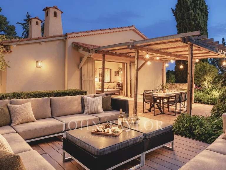 Maison Valbonne - 5 chambres - 213m²
