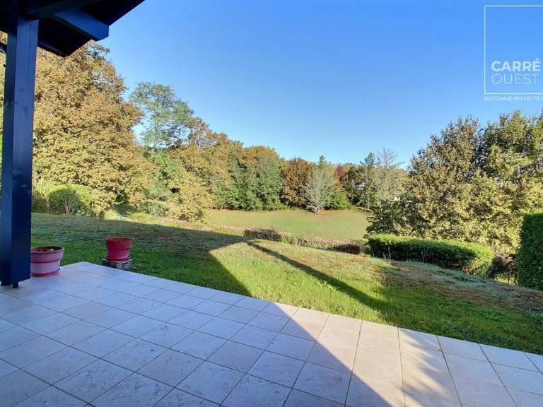 Maison Bassussarry - 5 chambres - 174m²