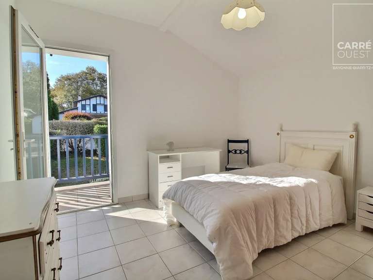Maison Bassussarry - 5 chambres - 174m²