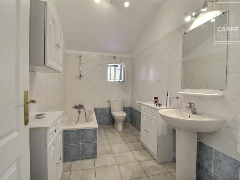 Maison Bassussarry - 5 chambres - 174m²