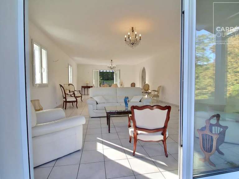 Maison Bassussarry - 5 chambres - 174m²