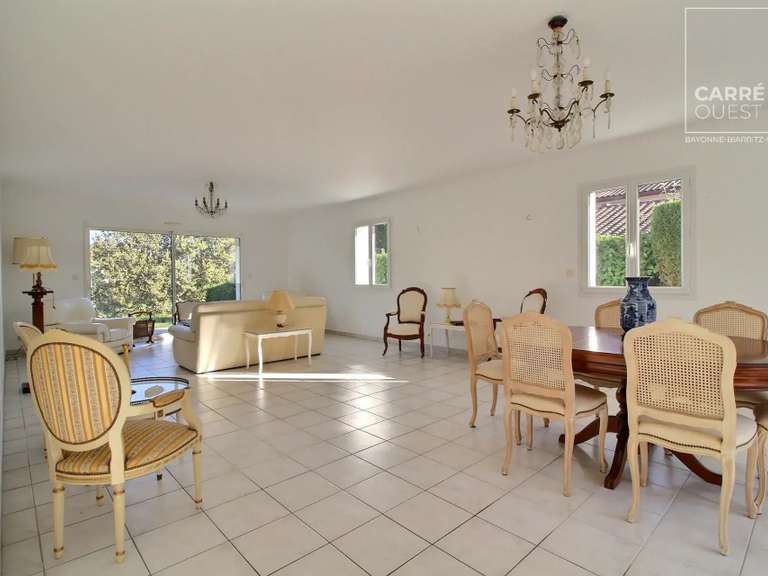 Maison Bassussarry - 5 chambres - 174m²