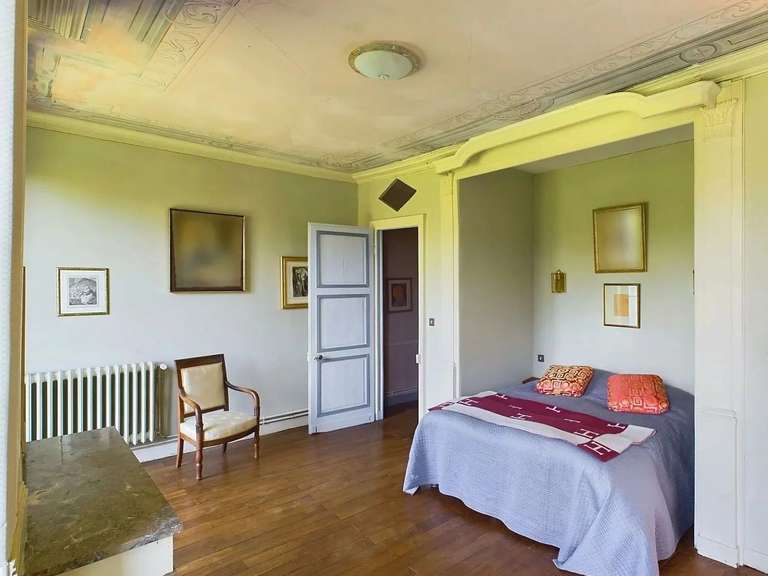 Maison Lusignan - 10 chambres - 721m²