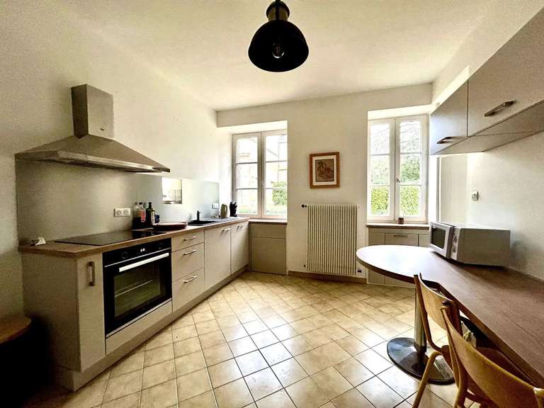 Maison Lusignan - 10 chambres - 721m²