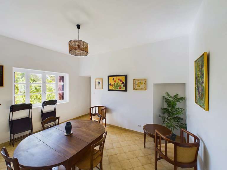 Maison Lusignan - 10 chambres - 721m²