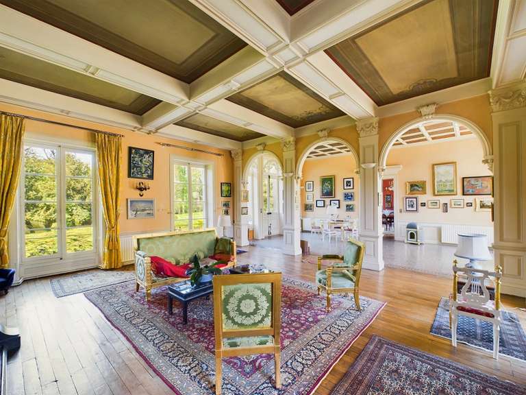 Maison Lusignan - 10 chambres - 721m²