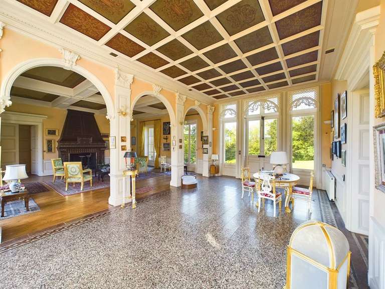 Maison Lusignan - 10 chambres - 721m²